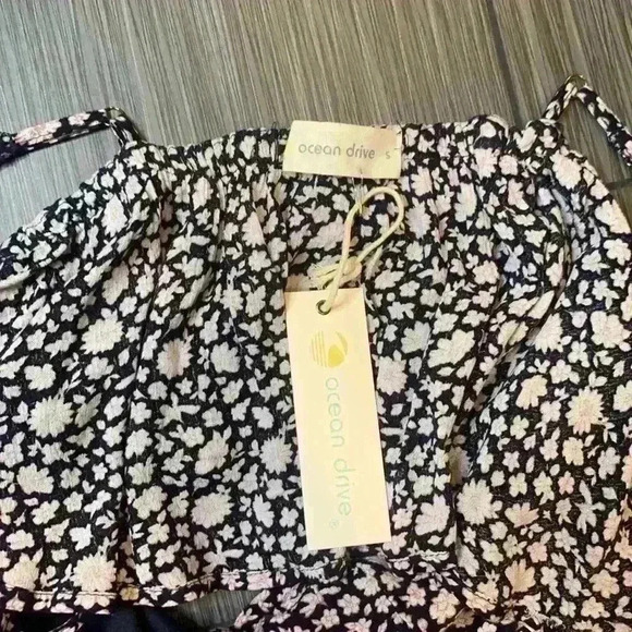 Ocean Drive Navy Blue White Floral V-Neck Sleeveless Pullover Tank Top Size S - Picture 4 of 5